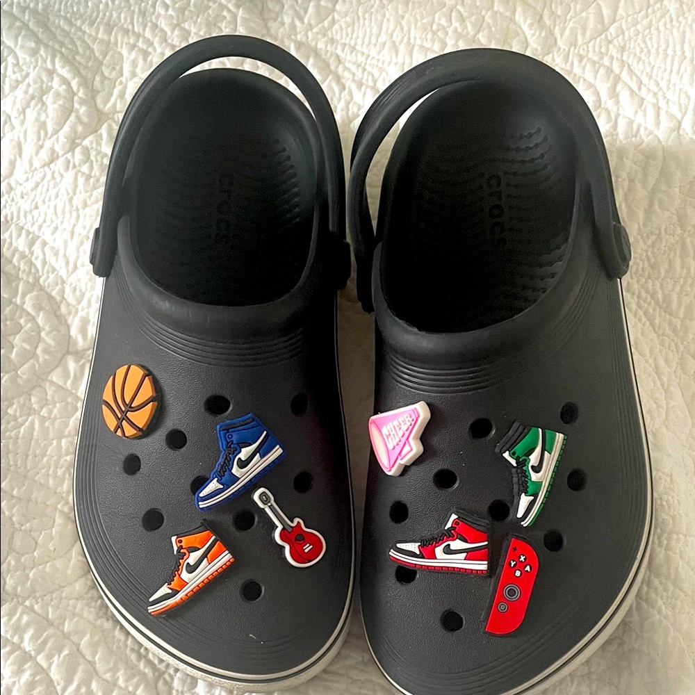 CROCS Kids Black Slippers with Faux Jibbits